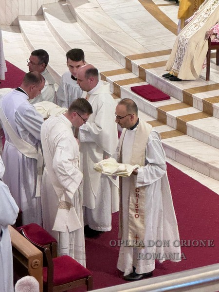 Romania: A Iași l'ordinazione sacerdotale di Don Cristian-Sergiu Andrieş -  24829