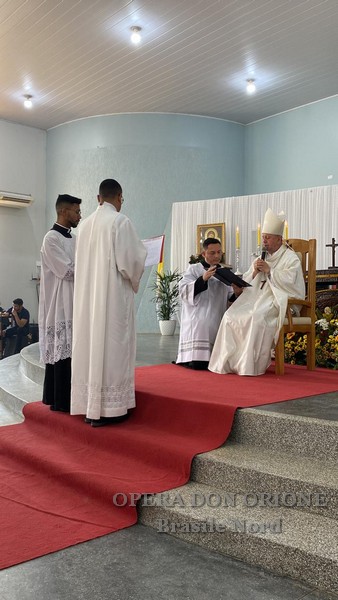 Brasile Nord: A Buritis, l'ordinazione diaconale del chierico Diego De Lima Dias -  24976