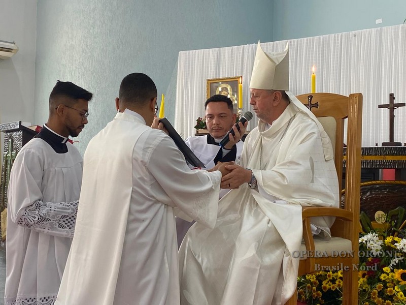 Brasile Nord: A Buritis, l'ordinazione diaconale del chierico Diego De Lima Dias -  24977