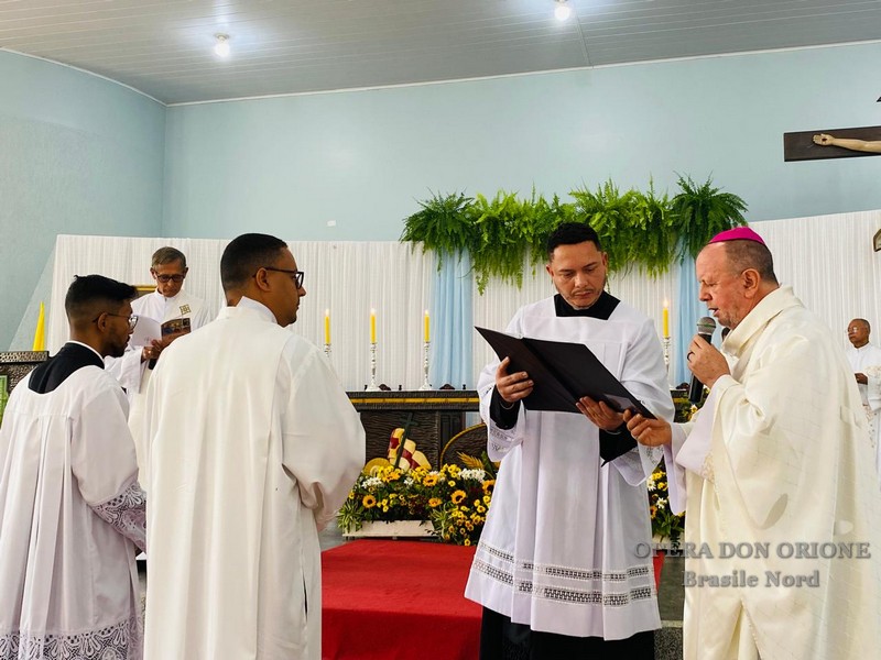 Brasile Nord: A Buritis, l'ordinazione diaconale del chierico Diego De Lima Dias -  24979