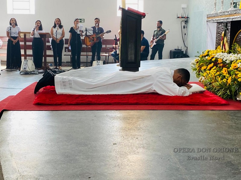 Brasile Nord: A Buritis, l'ordinazione diaconale del chierico Diego De Lima Dias -  24980