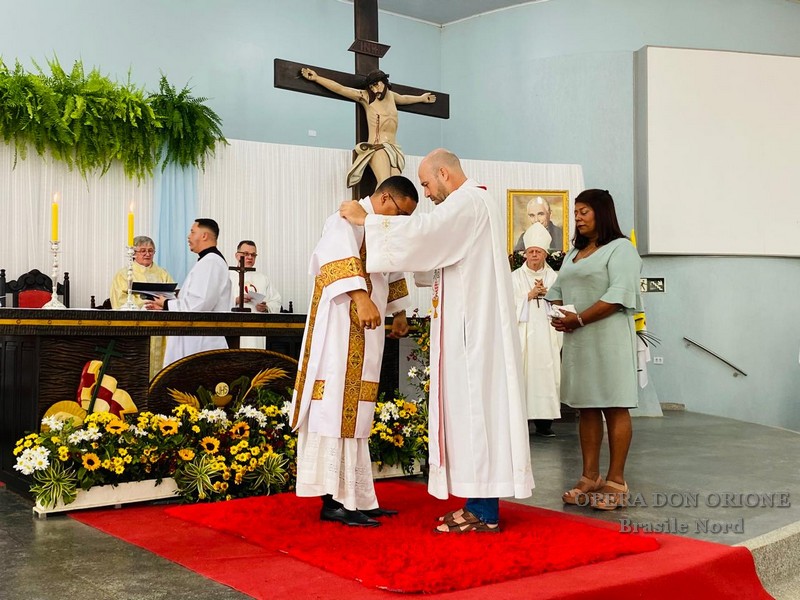 Brasile Nord: A Buritis, l'ordinazione diaconale del chierico Diego De Lima Dias -  24985