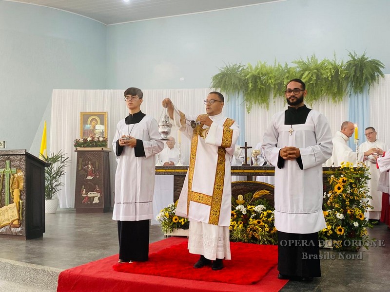 Brasile Nord: A Buritis, l'ordinazione diaconale del chierico Diego De Lima Dias -  24989