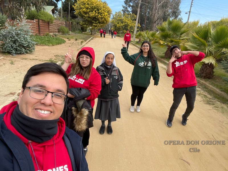 Cile: Due religiosi orionini partecipano alle missioni di solidarietà del Duoc UC ad Algarrobo -  25012
