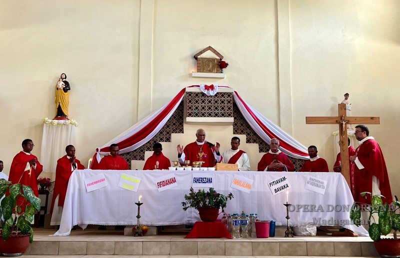 Madagascar: A Miandrarivo inaugurata la chiesa intitolata a Sant'Agostino -  25046