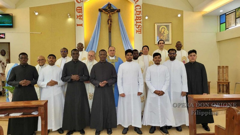 Filippine: La prima professione di otto religiosi delle tre nuove Delegazioni -  25078