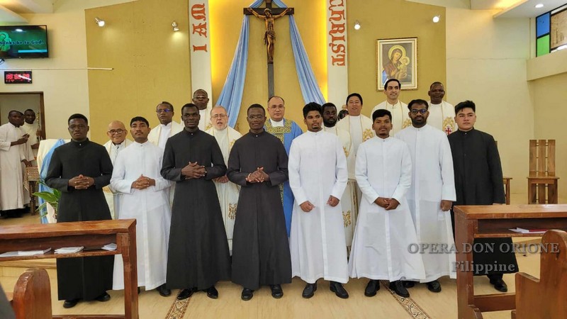 Filippine: La prima professione di otto religiosi delle tre nuove Delegazioni -  25079