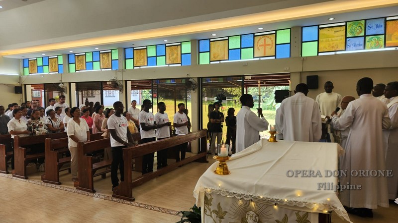 Filippine: La prima professione di otto religiosi delle tre nuove Delegazioni -  25084