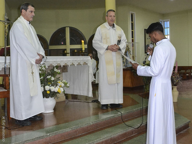 Argentina: Anniversario di sacerdozio e rinnovo dei voti a Claypole -  25088
