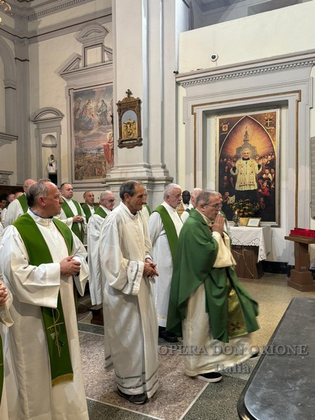 Chiamati a vivere la gratitudine. Sacerdoti orionini in pellegrinaggio al santuario di Casei Gerola -  25184