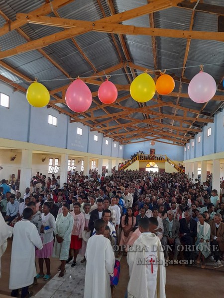 5 nuovi sacerdoti nella Delegazione Maria Regina del Madagascar  -  25450