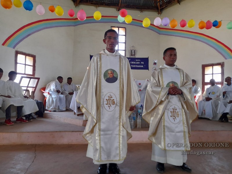 5 nuovi sacerdoti nella Delegazione Maria Regina del Madagascar  -  25451