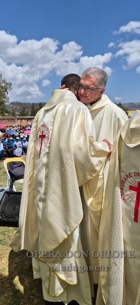 5 nuovi sacerdoti nella Delegazione Maria Regina del Madagascar  -  25455