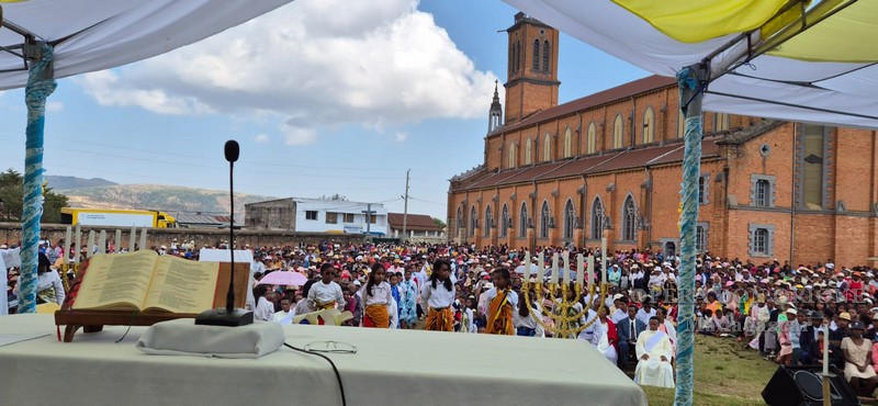 5 nuovi sacerdoti nella Delegazione Maria Regina del Madagascar  -  25456
