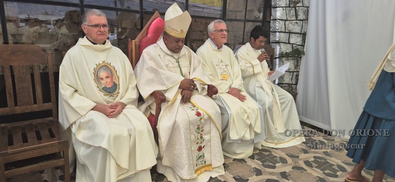 5 nuovi sacerdoti nella Delegazione Maria Regina del Madagascar  -  25457