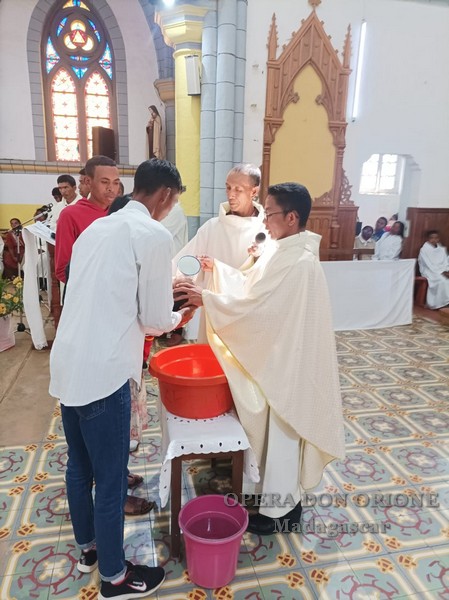 5 nuovi sacerdoti nella Delegazione Maria Regina del Madagascar  -  25460
