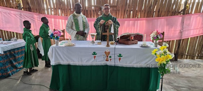 Visita Canonica in Benin: A Glazoué  lo stile orionino fraterno e umile è d'esempio -  25837