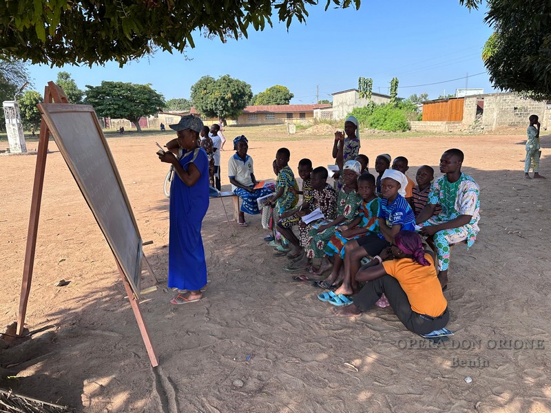 Visita Canonica in Benin: A Glazoué  lo stile orionino fraterno e umile è d'esempio -  25844
