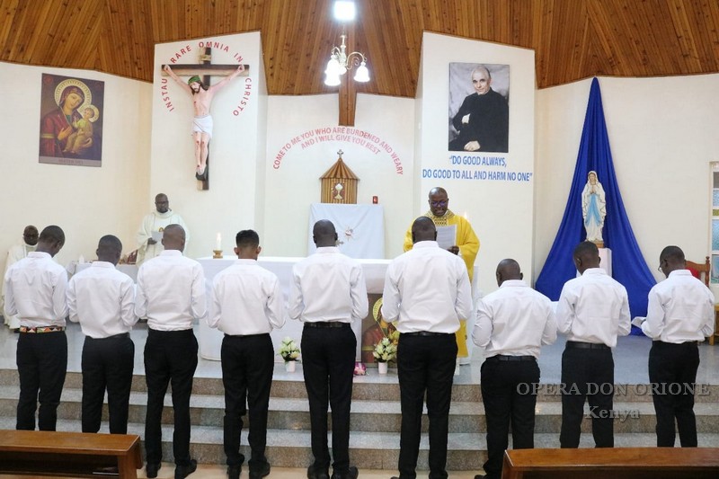 Kenya: L'inizio del postulato per 9 aspiranti  -  25855