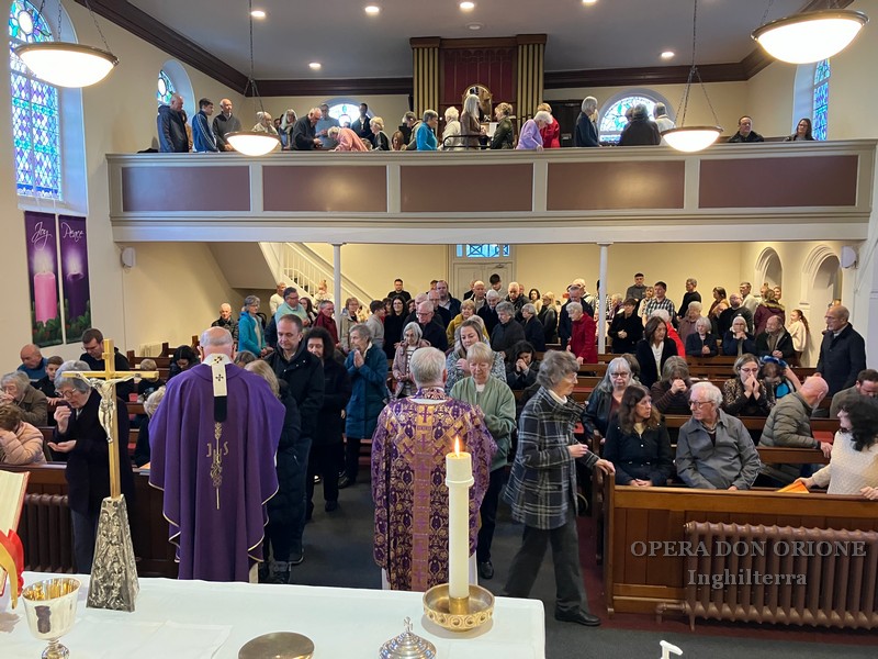 Inghilterra: La benedizione della Parrocchia Saint James in Wigan  -  25916