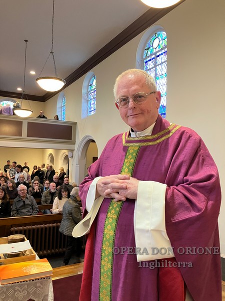Inghilterra: La benedizione della Parrocchia Saint James in Wigan  -  25917
