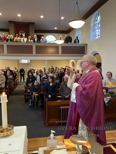 Inghilterra: La benedizione della Parrocchia Saint James in Wigan  -  25918