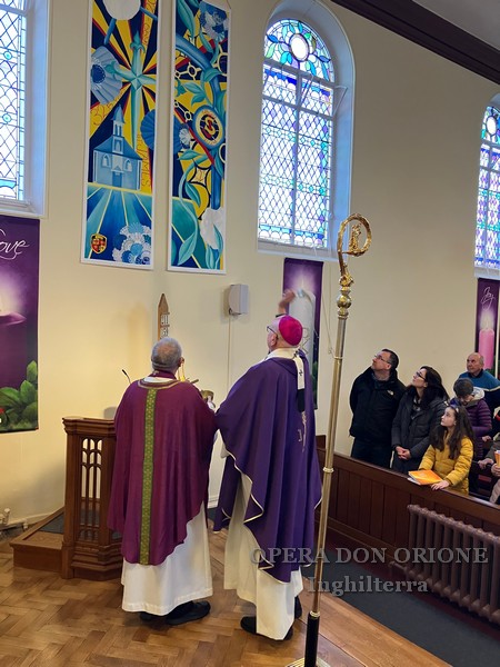 Inghilterra: La benedizione della Parrocchia Saint James in Wigan  -  25919