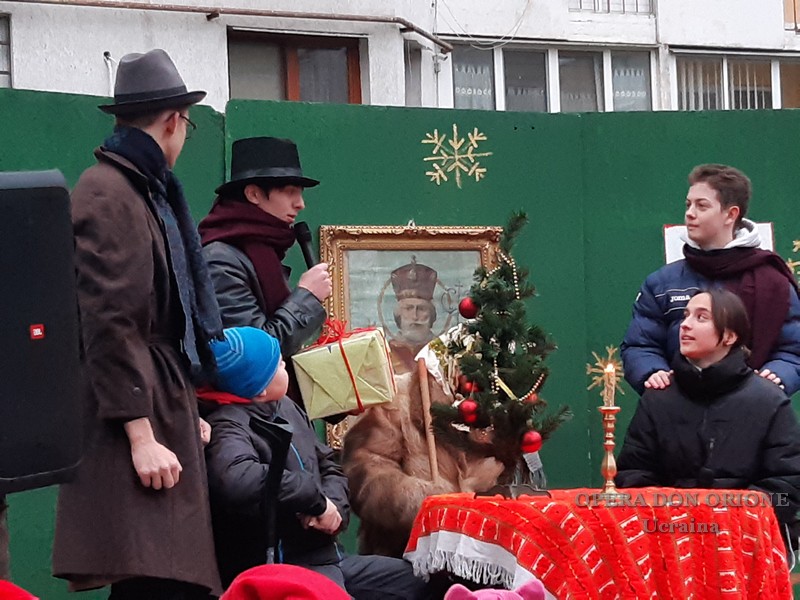 Ucraina: Festa di San Nicola per i bambini della parrocchia orionina di Leopoli -  25949