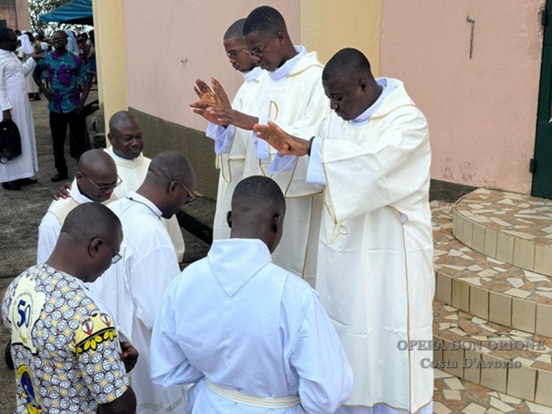 Costa D'Avorio: Ordinazioni diaconali nel Santuario “Notre Dame de la Garde” di Bonoua -  26028