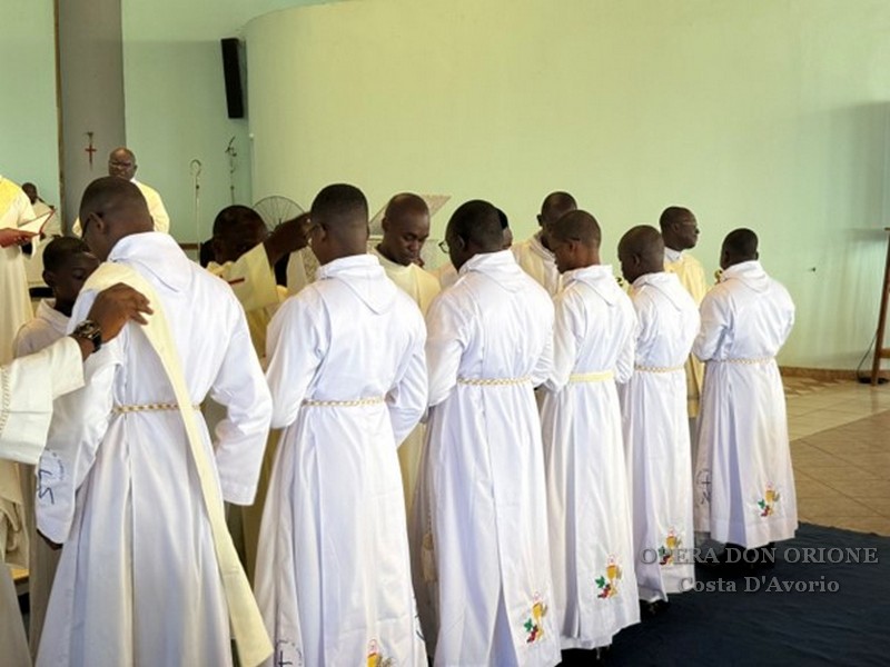 Costa D'Avorio: Ordinazioni diaconali nel Santuario “Notre Dame de la Garde” di Bonoua -  26030
