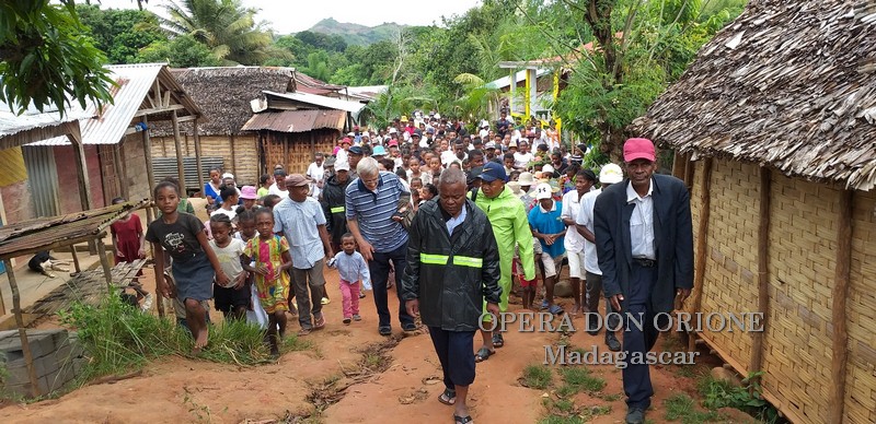 Madagascar: Visita alla cappella San Luigi Orione di Ambarabaha nella regione Sava  -  26069