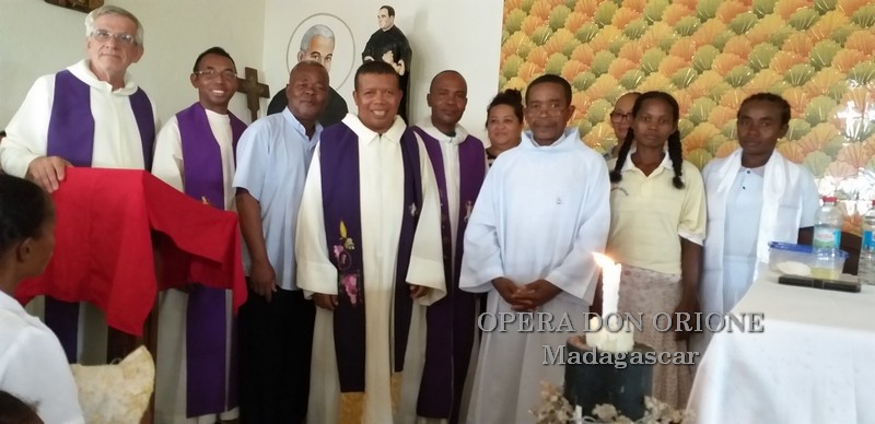 Madagascar: Visita alla cappella San Luigi Orione di Ambarabaha nella regione Sava  -  26075