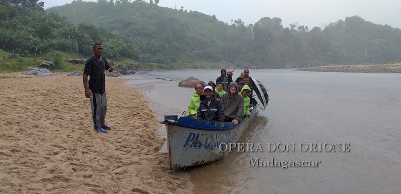 Madagascar: Visita alla cappella San Luigi Orione di Ambarabaha nella regione Sava  -  26080