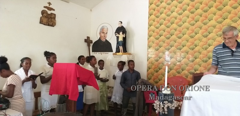 Madagascar: Visita alla cappella San Luigi Orione di Ambarabaha nella regione Sava  -  26083