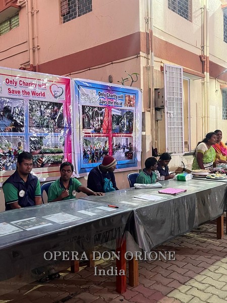 India: Una “Festa del cibo” per beneficenza  -  26091