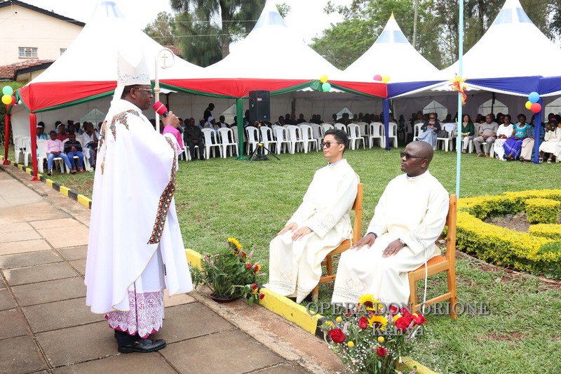 Kenya: A Nairobi l'ordinazione diaconale di due chierici -  26107