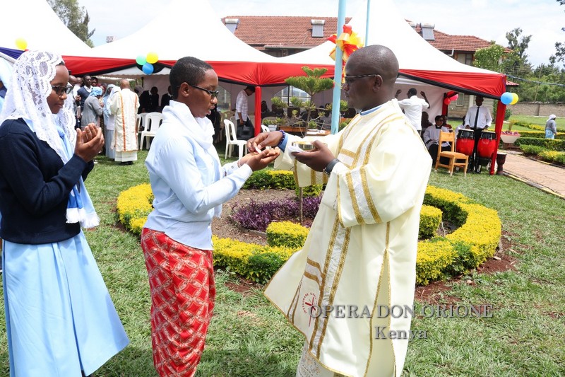 Kenya: A Nairobi l'ordinazione diaconale di due chierici -  26109