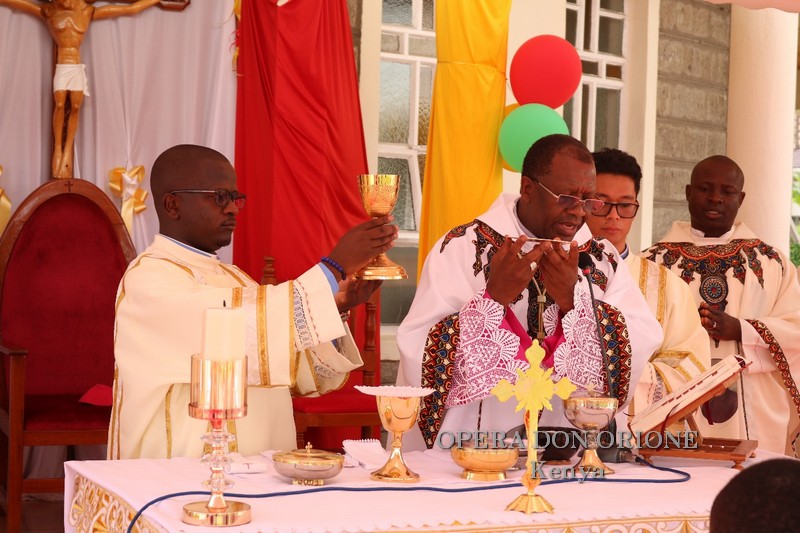 Kenya: A Nairobi l'ordinazione diaconale di due chierici -  26115
