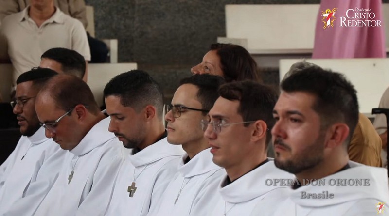 Brasile: A Brasilia la prima professione di sette novizi  -  26189