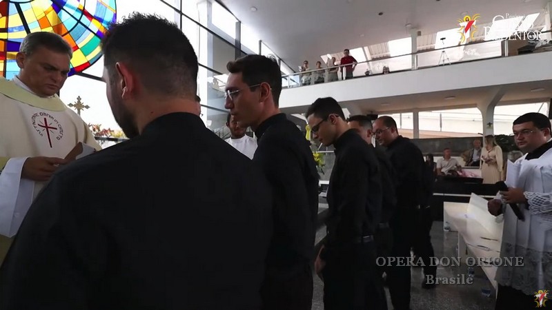 Brasile: A Brasilia la prima professione di sette novizi  -  26198