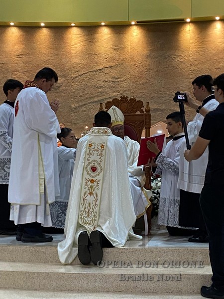 Brasile Nord: L'ordinazione sacerdotale del diacono Junior Silva de Alencar -  26286