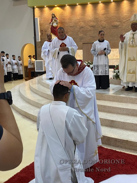 Brasile Nord: L'ordinazione sacerdotale del diacono Junior Silva de Alencar -  26287