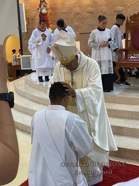 Brasile Nord: L'ordinazione sacerdotale del diacono Junior Silva de Alencar -  26288