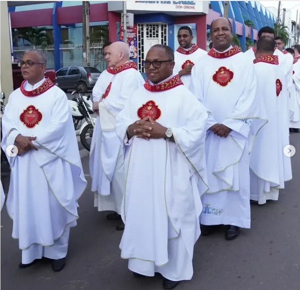 Brasile Nord: L'ordinazione sacerdotale del diacono Junior Silva de Alencar -  26297