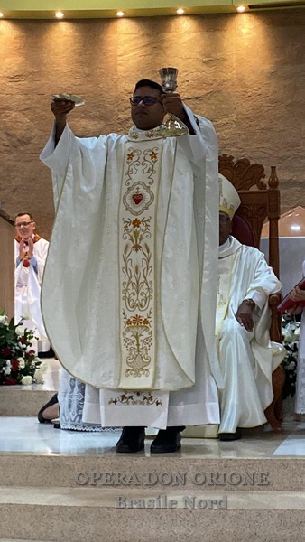 Brasile Nord: L'ordinazione sacerdotale del diacono Junior Silva de Alencar -  26299