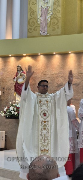 Brasile Nord: L'ordinazione sacerdotale del diacono Junior Silva de Alencar -  26300