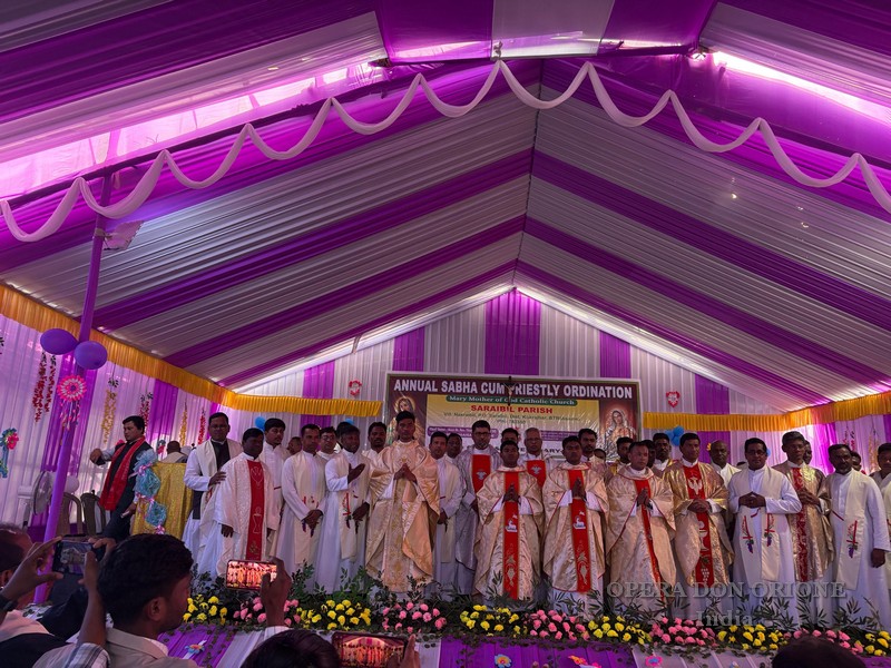 India: L'ordinazione sacerdotale del diacono Rimish Panna -  26374