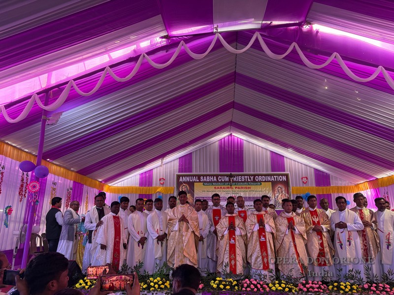 India: L'ordinazione sacerdotale del diacono Rimish Panna -  26375
