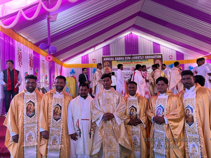 India: L'ordinazione sacerdotale del diacono Rimish Panna -  26378