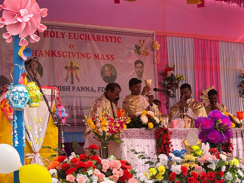 India: L'ordinazione sacerdotale del diacono Rimish Panna -  26380